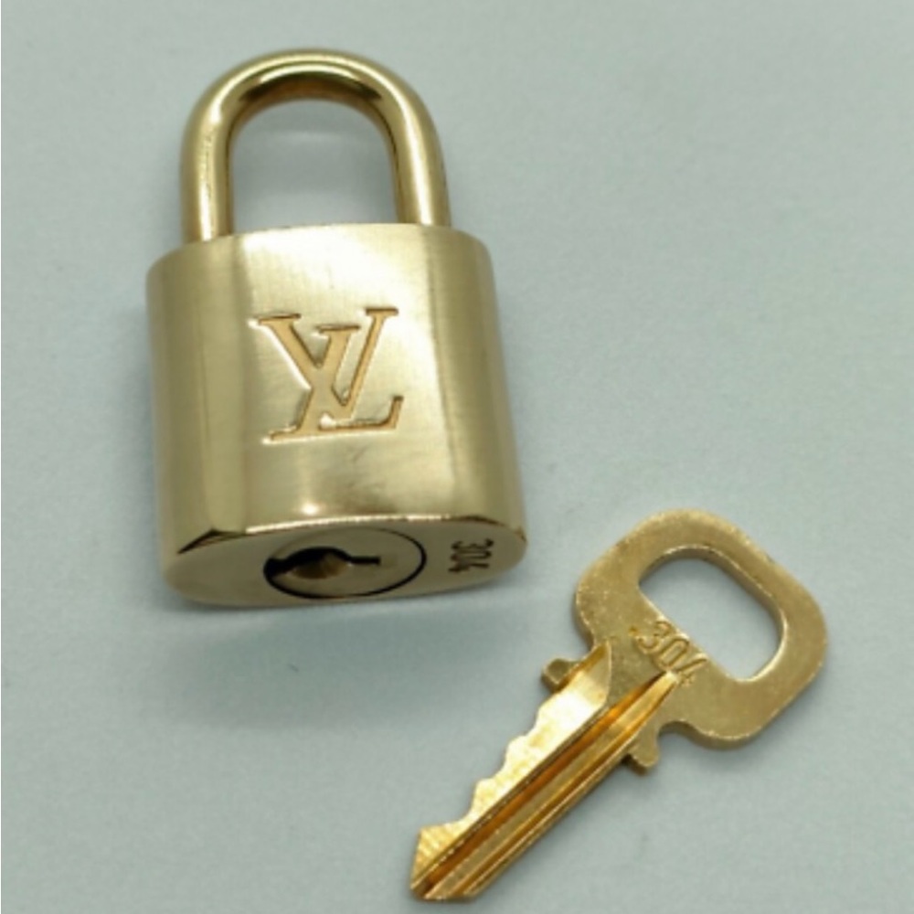 Authentic, VINTAGE Louis Vuitton padlock and key LV Speedy